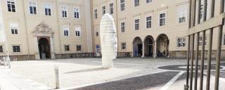 Banner zeigt den Toskanatrakt Salzburg und den Eingang von facultas im Toskanatrakt