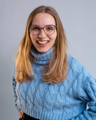 Portraitfoto von Laura Hödl